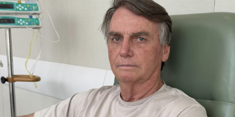 apos-tres-semanas-internado,-bolsonaro-tem-alta-medica