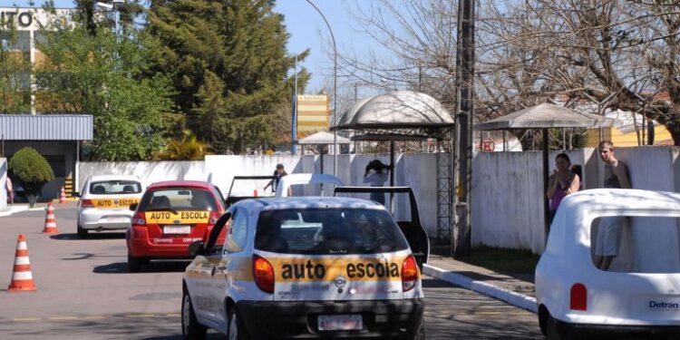 328-autoescolas-sao-suspensas-por-irregularidades-graves-em-goias