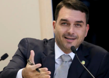 flavio-bolsonaro-acusa-alcolumbre-de-descumprir-acordo-sobre-anistia