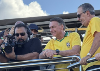em-ato-esvaziado-no-df,-bolsonaro-pressiona-por-anistia
