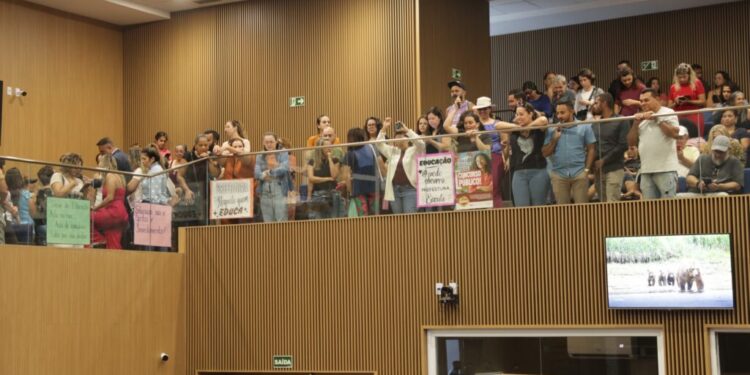 camara-de-aparecida-debate-greve-dos-servidores-da-educacao-em-sessao-ordinaria