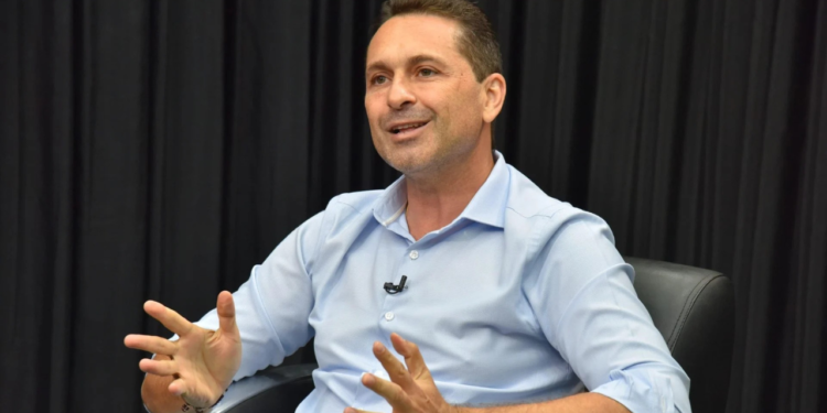 leandro-vilela-e-camara-de-aparecida-enfrentam-primeiro-grande-desafio-com-greve-da-educacao