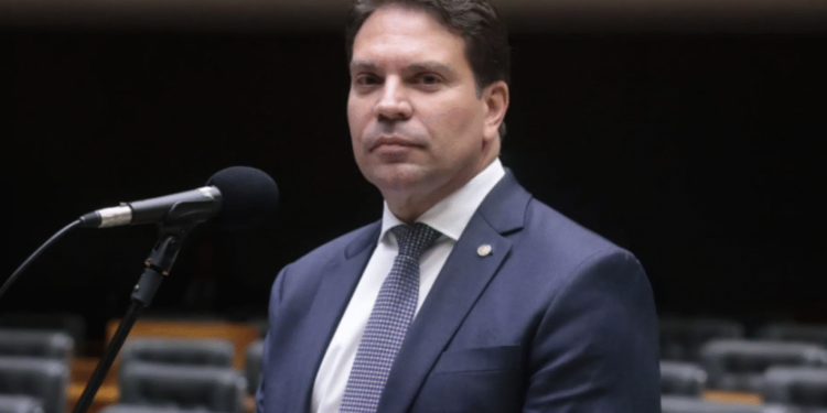 moraes-e-zanin-votam-para-que-ramagem-continue-reu-por-golpe-de-estado