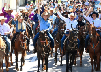 cavalgada-abre-a-pecuaria-de-goiania-com-450-cavaleiros-e-presenca-de-autoridades