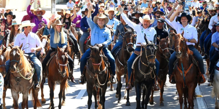 cavalgada-abre-a-pecuaria-de-goiania-com-450-cavaleiros-e-presenca-de-autoridades