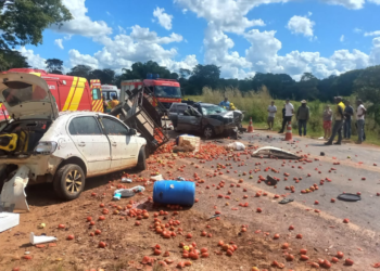 colisao-entre-tres-veiculos-deixa-feridos-na-br-414,-em-anapolis