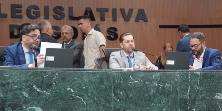 deputados-goianos-recebem-acima-do-teto-constitucional-com-gratificacao