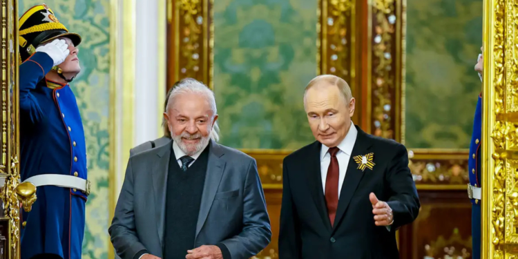 ao-lado-de-putin,-lula-sobe-o-tom-e-critica-guerra-tarifaria-de-trump
