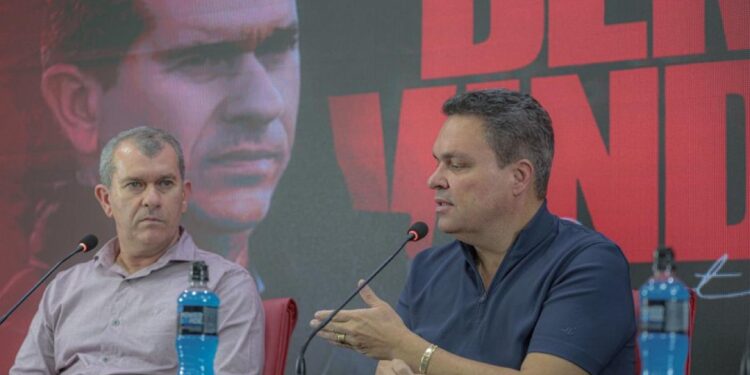 adson-batista-descarta-tecnico-estrangeiro-para-o-atletico-go