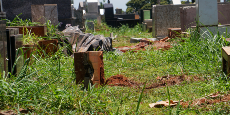 crise-nos-cemiterios-faz-com-que-sepultamentos-sejam-realizados-a-base-de-vaquinha