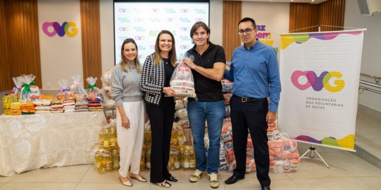 mais-de-18-toneladas-de-alimentos-arrecadadas-em-show-sao-entregues-a-ovg