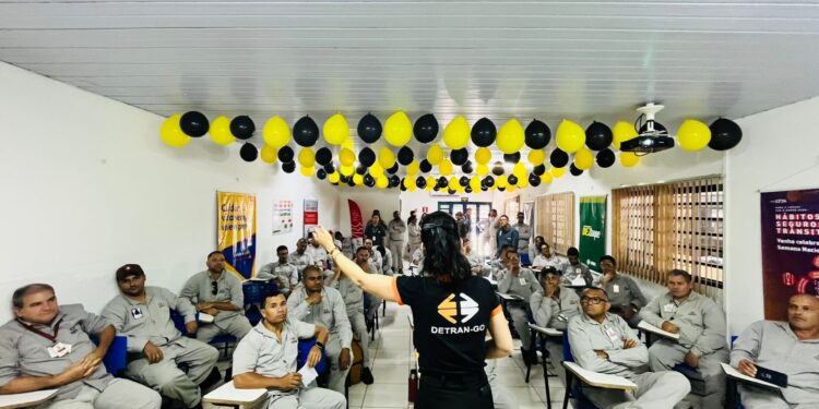 detran-go-reforca-campanha-maio-amarelo-com-acoes-em-empresas-e-escolas