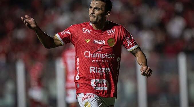 guilherme-parede-e-relacionado-e-pode-reestrear-pelo-vila-nova-contra-o-athletico-pr