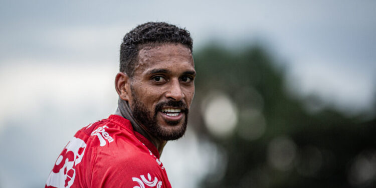 vila-nova-nega-saida-de-junior-todinho-para-o-paysandu