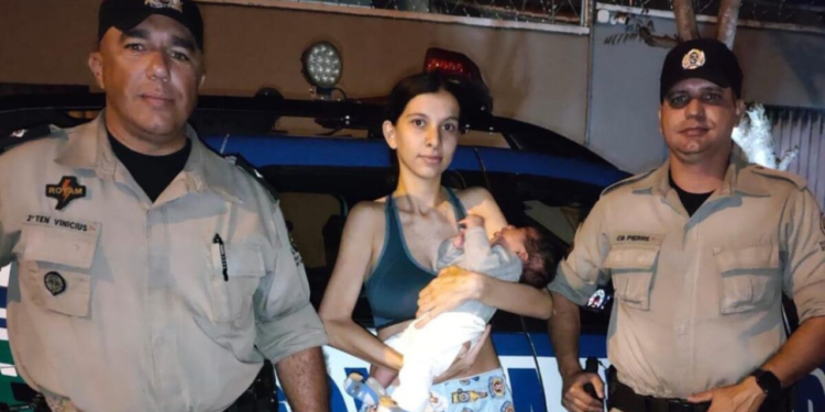 policiais-salva-bebe-de-29-dias-apos-engasgar-em-goiania