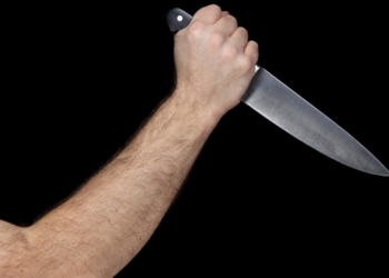 mulher-e-assassinada-a-facadas-na-frente-dos-filhos