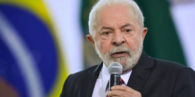 lula-e-vaiado-e-aplaudido-na-marcha-dos-prefeitos-e-diz:-“atendo-todos-voces”