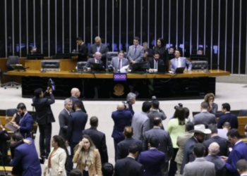 camara-aprova-urgencia-do-projeto-de-lei-sobre-desconto-no-inss