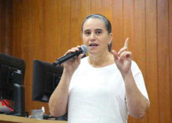 em-resposta-a-mabel,-vereadora-protocola-projeto-que-proibe-obstrucao-de-ajuda-humanitaria