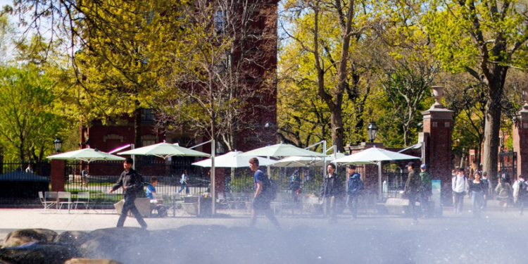 governo-trump-proibe-harvard-de-receber-estudantes-estrangeiros