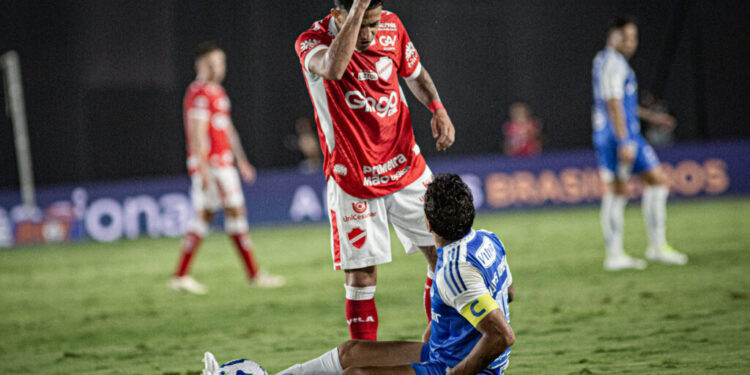 vila-nova-perde-para-o-cruzeiro-e-se-despede-da-copa-do-brasil-2025