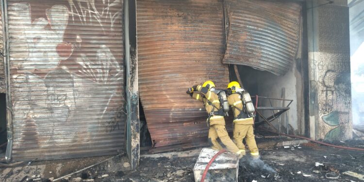 incendio-atinge-ginasio-de-esportes-no-setor-campinas