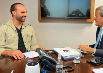 valdemar-costa-neto-afirma-que-eduardo-bolsonaro-deve-retornar-ao-brasil-em-julho