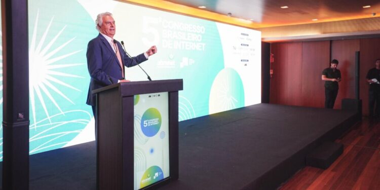 caiado-defende-regulacao-equilibrada-de-ia-e-destaca-protagonismo-de-goias-no-setor