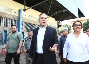 mabel-visita-ginasio-incendiado-e-promete-rigor-com-crimes-e-acolhimento-a-vulneraveis