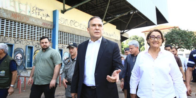 mabel-visita-ginasio-incendiado-e-promete-rigor-com-crimes-e-acolhimento-a-vulneraveis