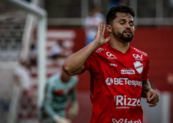 ex-vila-nova,-alesson-pode-deixar-o-futebol-europeu-e-negociar-retorno-ao-brasil