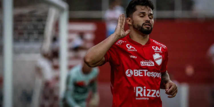 ex-vila-nova,-alesson-pode-deixar-o-futebol-europeu-e-negociar-retorno-ao-brasil