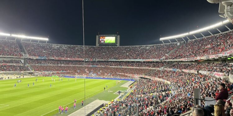 river-plate-x-universitario:-onde-assistir,-horario-e-escalacoes