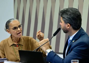marina-silva-abandona-audiencia-apos-senador-se-recusar-a-pedir-desculpas:-“me-respeite”