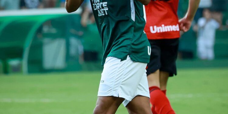 goias-lidera-serie-b-com-mais-de-60%-de-chance-de-acesso-e-pode-quebrar-tabu-no-classico