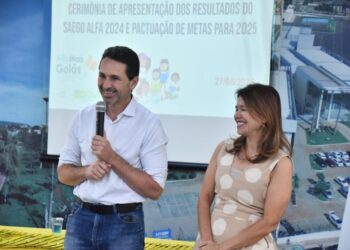 educacao-de-aparecida-pactua-metas-do-alfamais-para-2025-e-celebra-quatro-escolas-premiadas