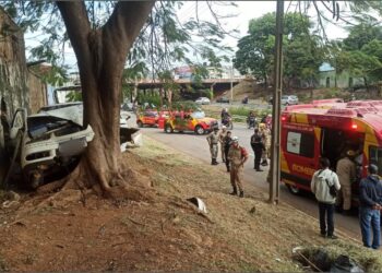 acidente-na-marginal-botafogo-deixa-quatro-feridos-e-mobiliza-corpo-de-bombeiros