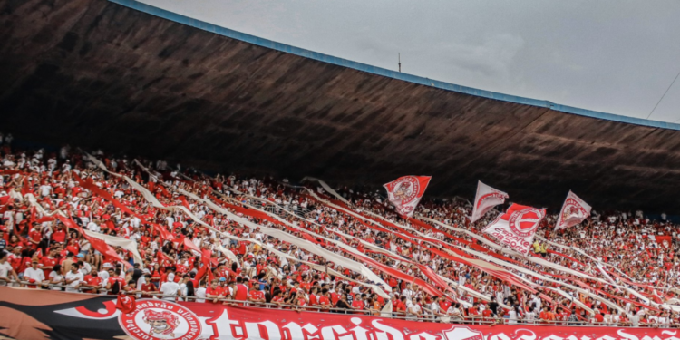 vila-nova-perde-para-novorizontino-em-confronto-marcado-por-criticas-a-arbitragem