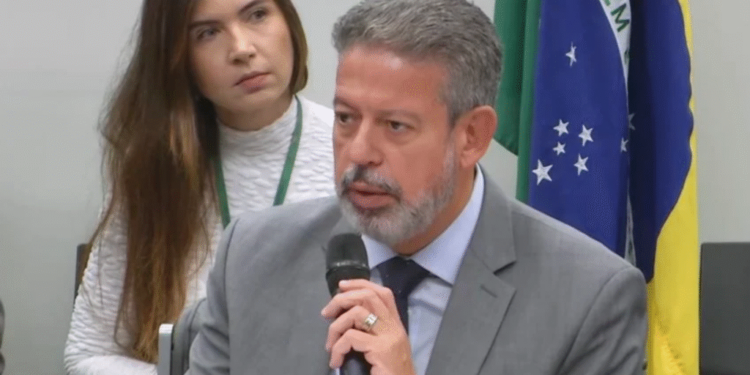 lira-afirma-que-haddad-ira-“sofrer”-para-defender-aumento-do-iof