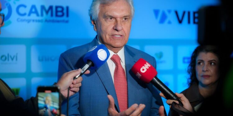 caiado-defende-agenda-integrada-durante-congresso-ambiental
