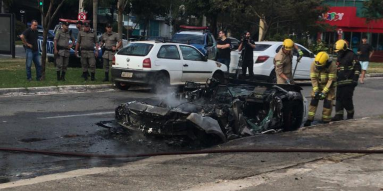 lamborghini-pega-fogo-na-avenida-136,-em-goiania