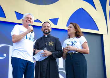 caiado-se-projeta-aos-catolicos-e-demarca-mais-um-ato-simbolico