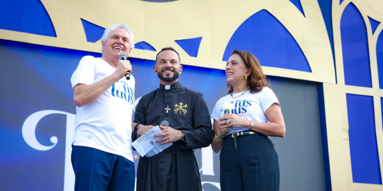 caiado-se-projeta-aos-catolicos-e-demarca-mais-um-ato-simbolico