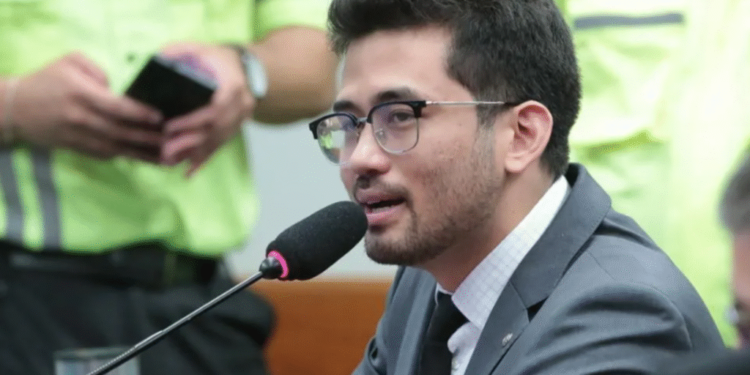 parlamentares-do-mbl-acionam-mpf-contra-musicas-de-oruam-e-poze