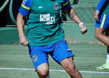 goias-regulariza-meia-benitez-no-bid-e-jogador-pode-estrear-contra-o-volta-redonda