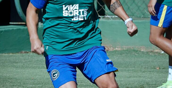 goias-regulariza-meia-benitez-no-bid-e-jogador-pode-estrear-contra-o-volta-redonda