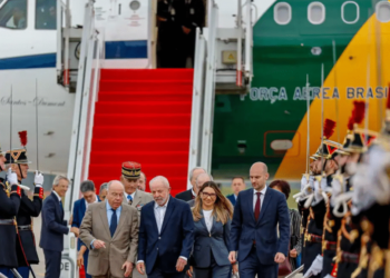 lula-chega-na-franca-para-visita-de-estado