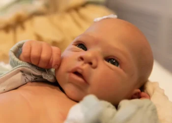 bebe-de-4-meses-e-agredido-apos-ser-confundido-com-boneco-reborn-em-mg