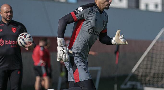 em-duelo-dos-desesperados,-atletico-go-enfrenta-athletico-pr-em-curitiba.