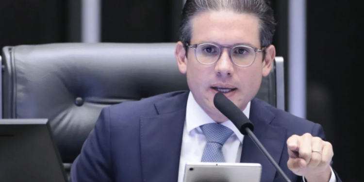 motta-diz-que-camara-cumprira-decisao-do-stf-e-zambelli-perdera-mandato
